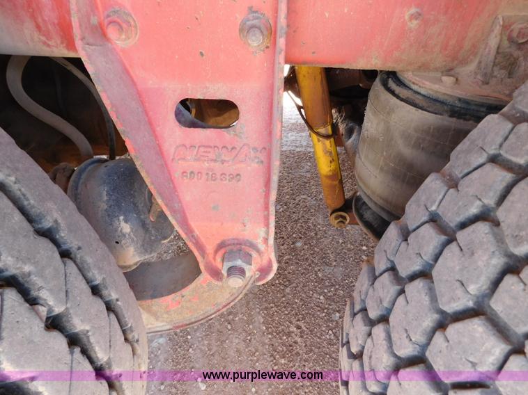 image for item L5919 1995 International F9370 pressure digger truck