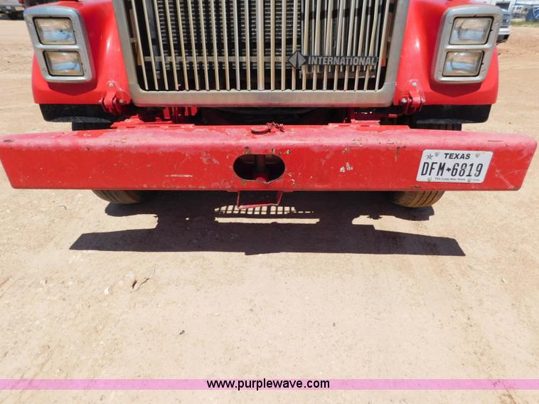 image for item L5919 1995 International F9370 pressure digger truck