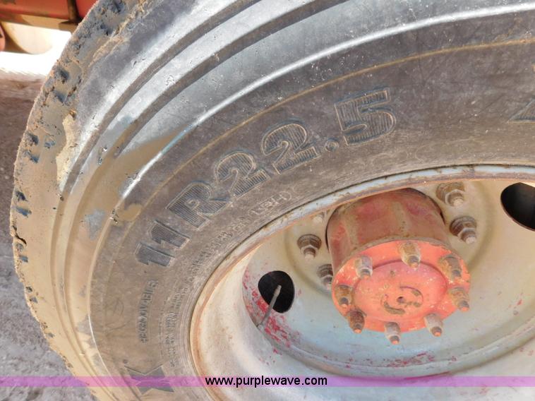 image for item L5919 1995 International F9370 pressure digger truck