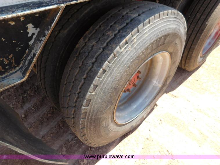 image for item L5919 1995 International F9370 pressure digger truck