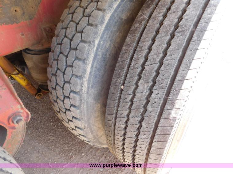 image for item L5919 1995 International F9370 pressure digger truck