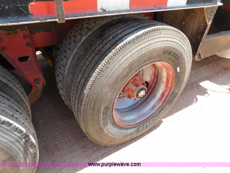 image for item L5919 1995 International F9370 pressure digger truck