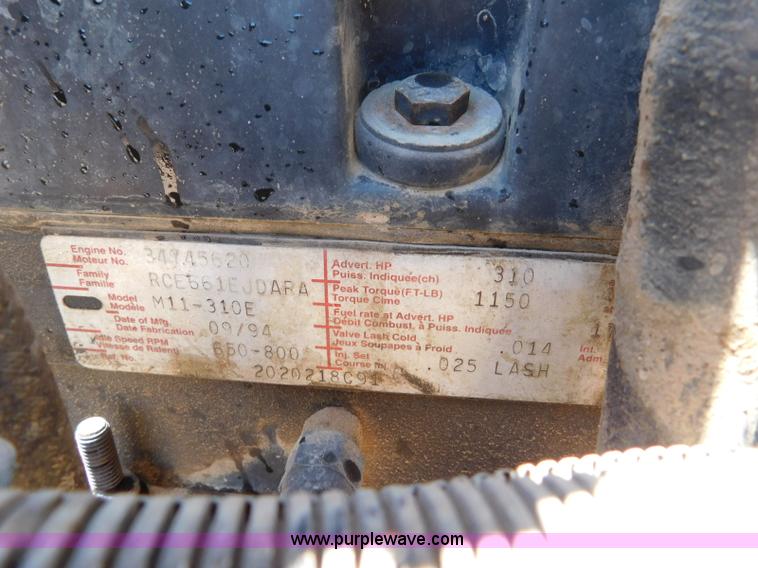 image for item L5919 1995 International F9370 pressure digger truck