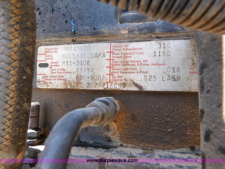 image for item L5919 1995 International F9370 pressure digger truck