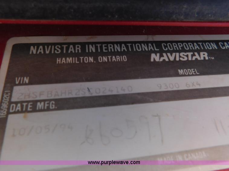 image for item L5919 1995 International F9370 pressure digger truck