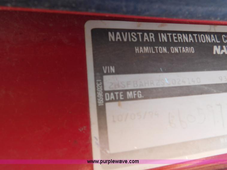 image for item L5919 1995 International F9370 pressure digger truck