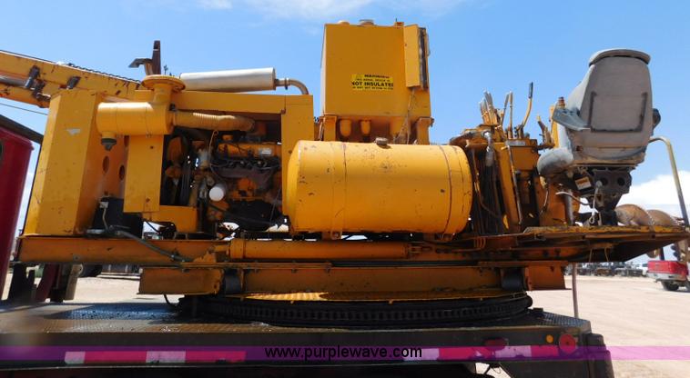 image for item L5919 1995 International F9370 pressure digger truck