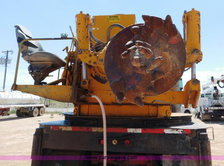 image for item L5919 1995 International F9370 pressure digger truck