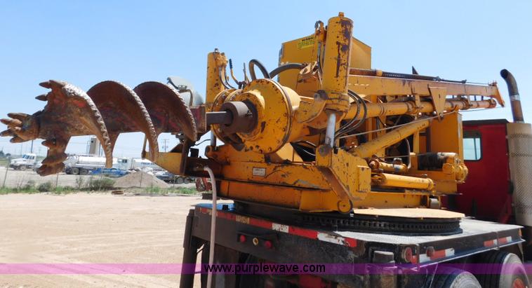 image for item L5919 1995 International F9370 pressure digger truck
