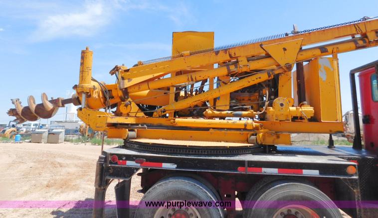 image for item L5919 1995 International F9370 pressure digger truck