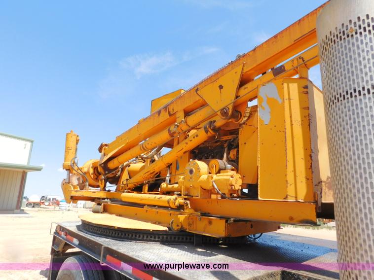 image for item L5919 1995 International F9370 pressure digger truck