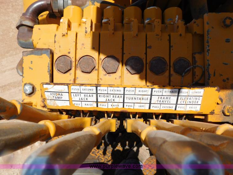 image for item L5919 1995 International F9370 pressure digger truck