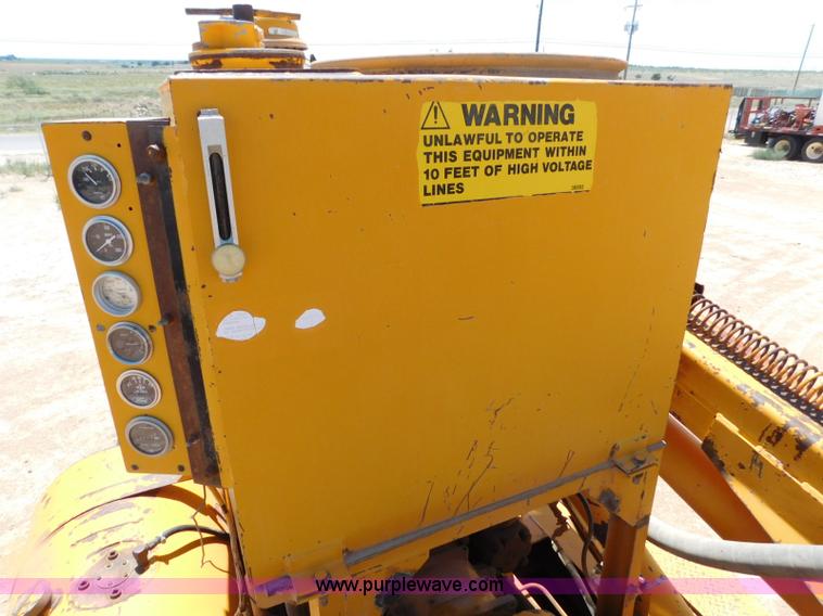 image for item L5919 1995 International F9370 pressure digger truck