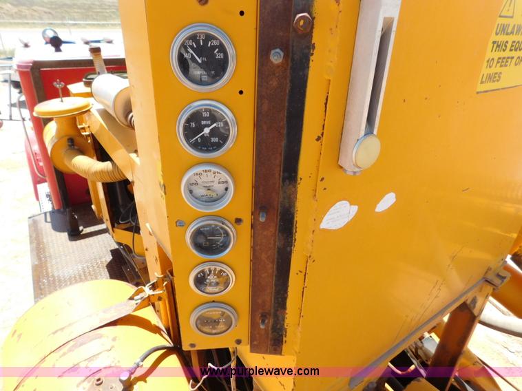 image for item L5919 1995 International F9370 pressure digger truck