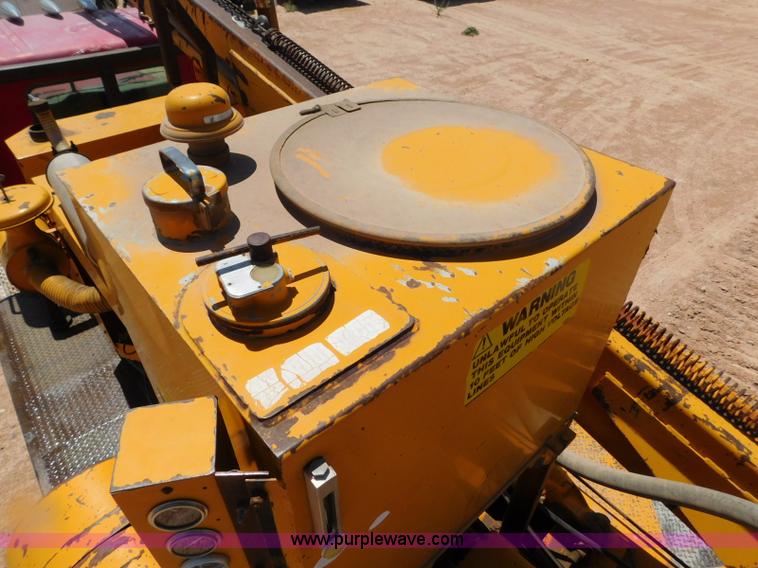 image for item L5919 1995 International F9370 pressure digger truck