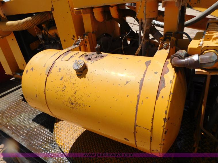 image for item L5919 1995 International F9370 pressure digger truck