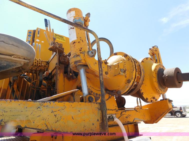 image for item L5919 1995 International F9370 pressure digger truck