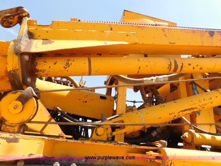 image for item L5919 1995 International F9370 pressure digger truck