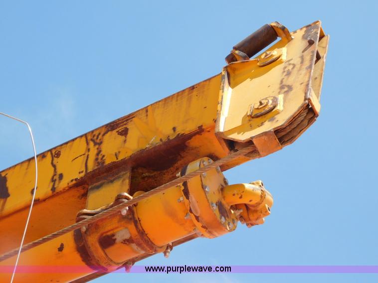 image for item L5919 1995 International F9370 pressure digger truck