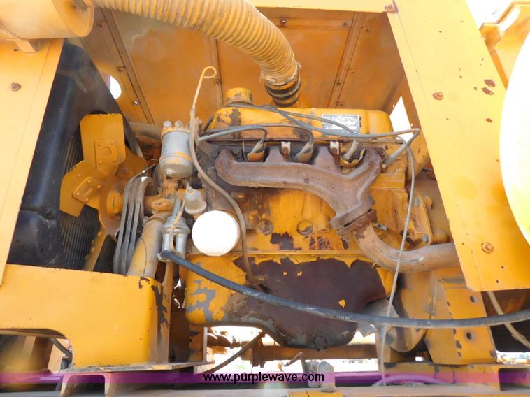 image for item L5919 1995 International F9370 pressure digger truck