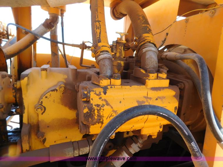 image for item L5919 1995 International F9370 pressure digger truck