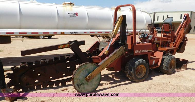 image for item L5920 1995 Ditch Witch 5110 trencher