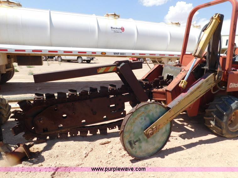 image for item L5920 1995 Ditch Witch 5110 trencher