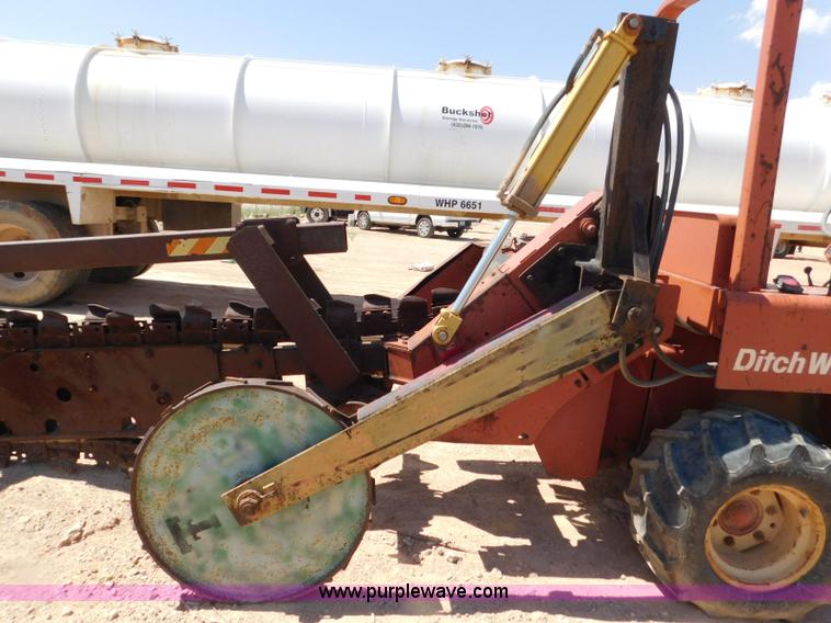 image for item L5920 1995 Ditch Witch 5110 trencher