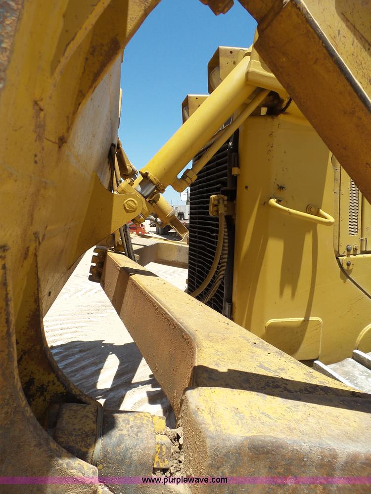 image for item L5922 2006 Caterpillar D6R XW Series III dozer
