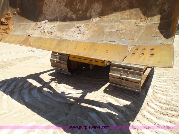 image for item L5922 2006 Caterpillar D6R XW Series III dozer