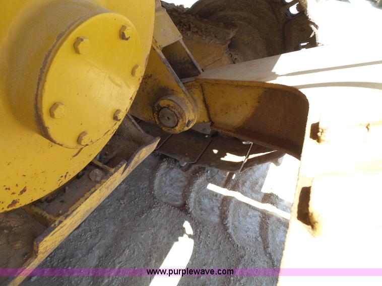 image for item L5922 2006 Caterpillar D6R XW Series III dozer