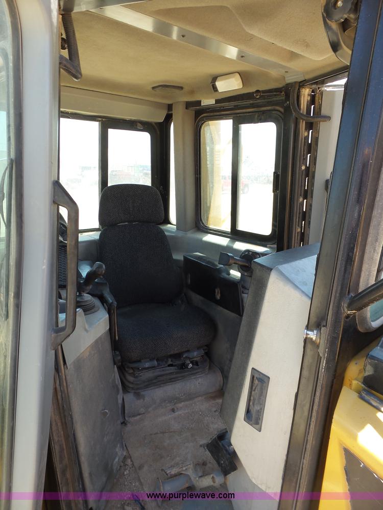 image for item L5922 2006 Caterpillar D6R XW Series III dozer
