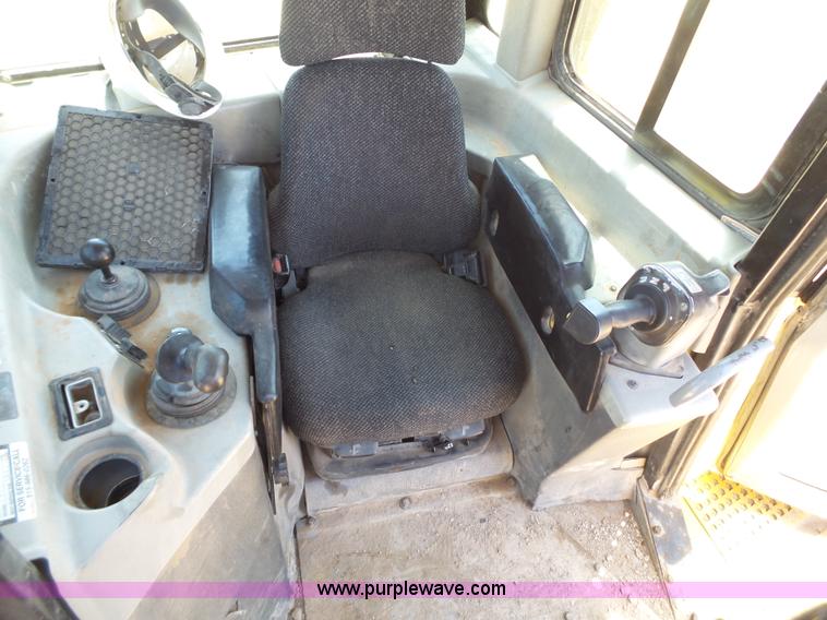 image for item L5922 2006 Caterpillar D6R XW Series III dozer
