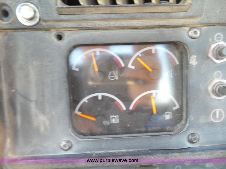 image for item L5922 2006 Caterpillar D6R XW Series III dozer