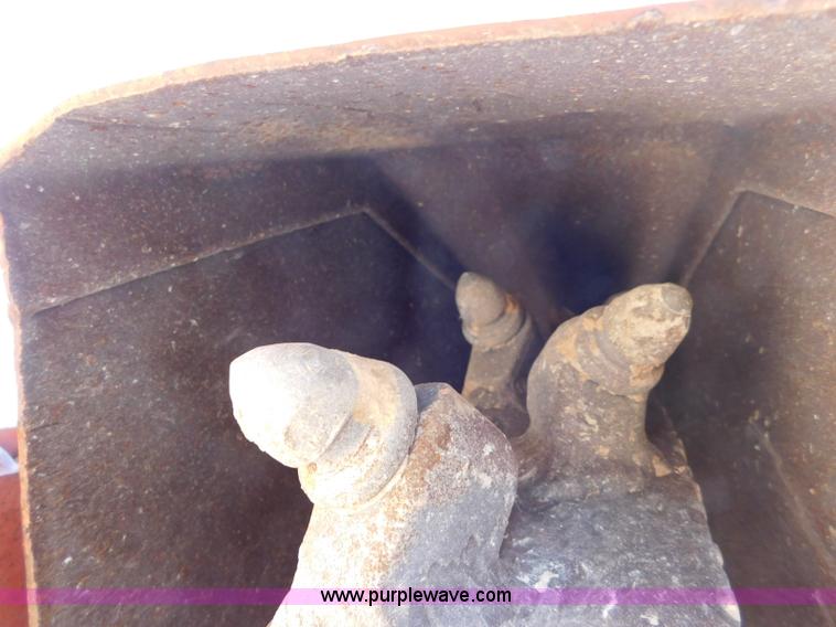 image for item L5924 1997 Ditch Witch 8020T rock saw