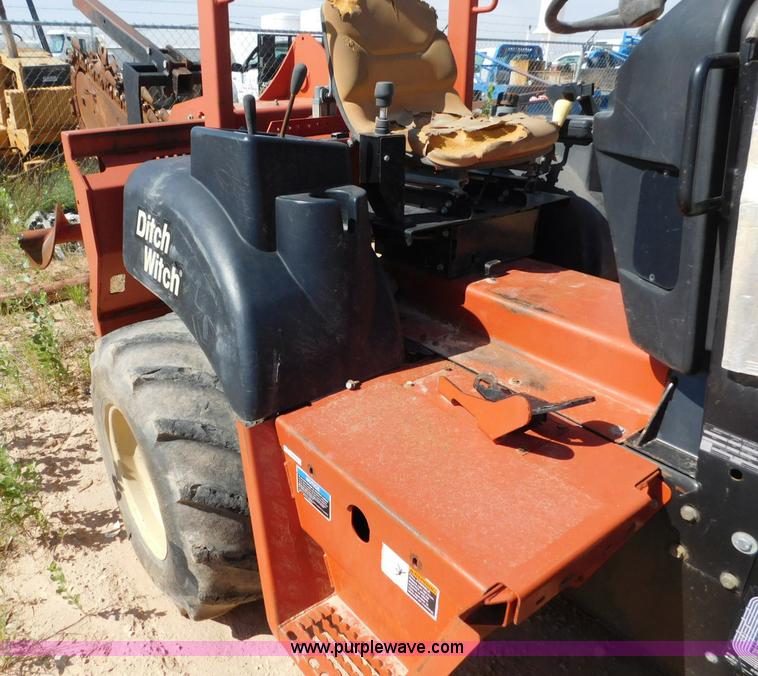 image for item L5925 2007 Ditch Witch ZRT65 trencher
