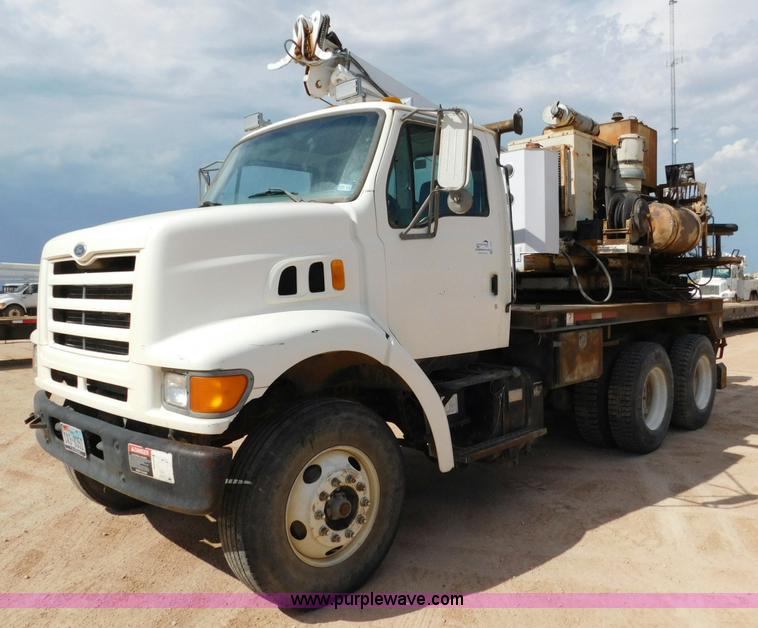 image for item L5929 1998 Ford LT8501 Louisville 101 pressure digger truck