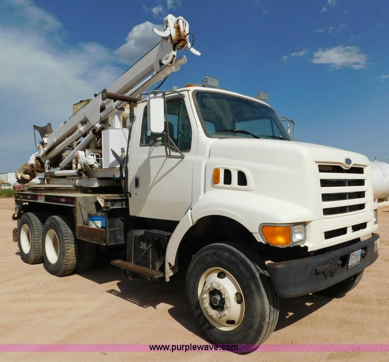 image for item L5929 1998 Ford LT8501 Louisville 101 pressure digger truck