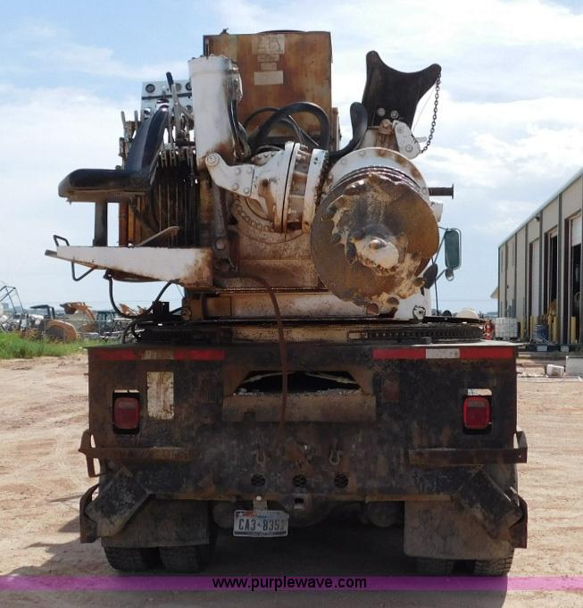 image for item L5929 1998 Ford LT8501 Louisville 101 pressure digger truck