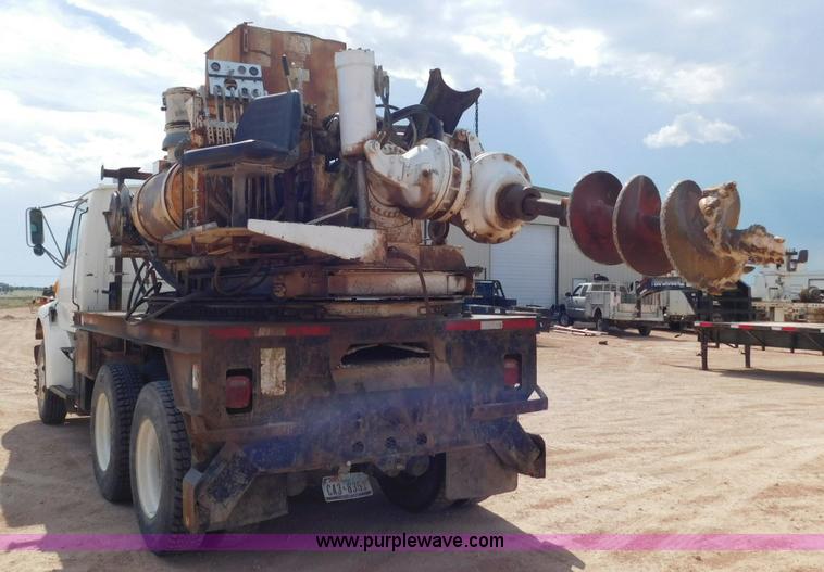 image for item L5929 1998 Ford LT8501 Louisville 101 pressure digger truck