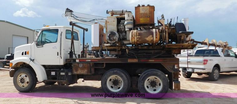 image for item L5929 1998 Ford LT8501 Louisville 101 pressure digger truck