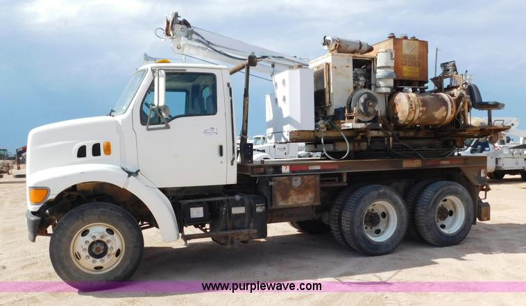 image for item L5929 1998 Ford LT8501 Louisville 101 pressure digger truck