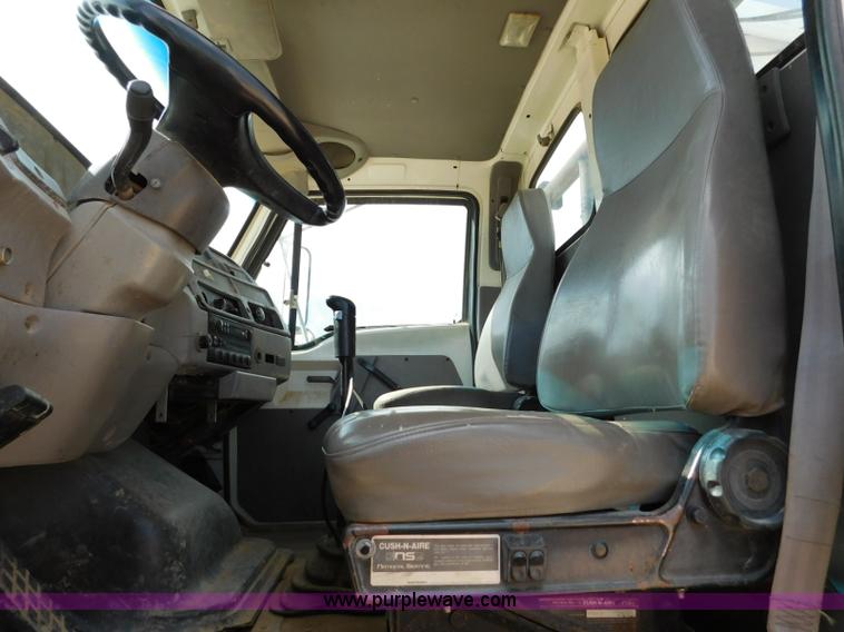 image for item L5929 1998 Ford LT8501 Louisville 101 pressure digger truck