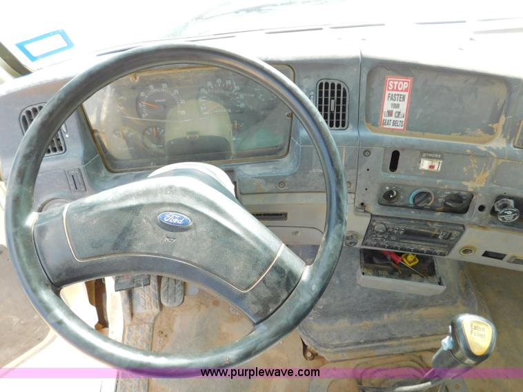 image for item L5929 1998 Ford LT8501 Louisville 101 pressure digger truck