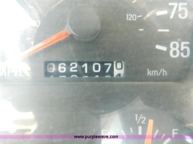 image for item L5929 1998 Ford LT8501 Louisville 101 pressure digger truck