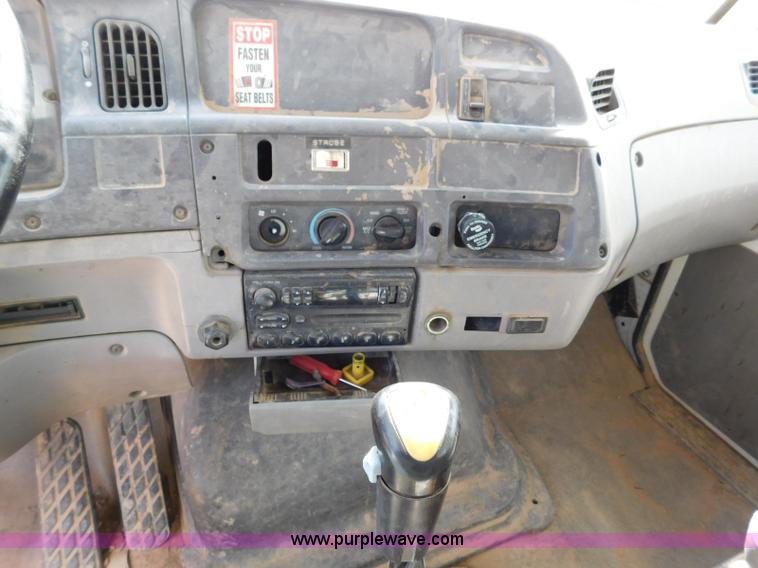 image for item L5929 1998 Ford LT8501 Louisville 101 pressure digger truck