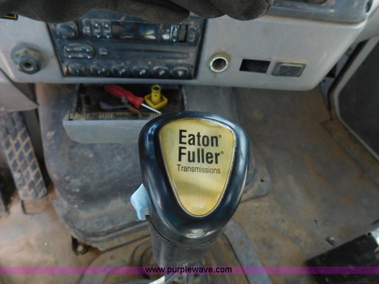 image for item L5929 1998 Ford LT8501 Louisville 101 pressure digger truck