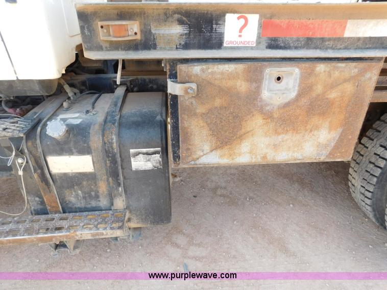 image for item L5929 1998 Ford LT8501 Louisville 101 pressure digger truck