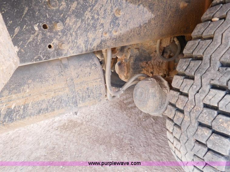 image for item L5929 1998 Ford LT8501 Louisville 101 pressure digger truck