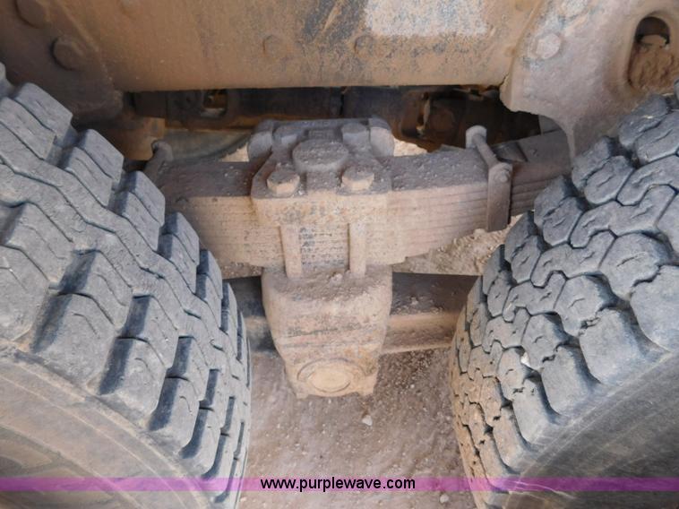 image for item L5929 1998 Ford LT8501 Louisville 101 pressure digger truck